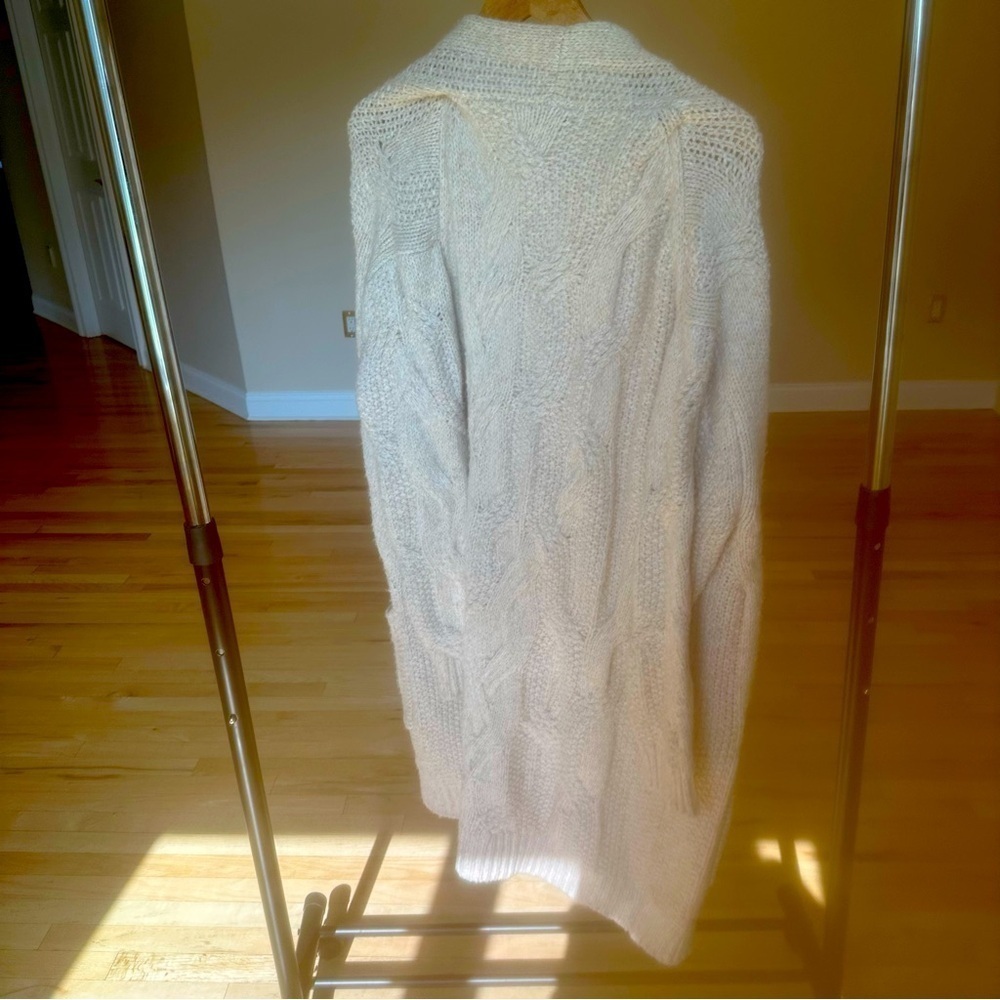 Line Cardigan - Picture 3 of 6